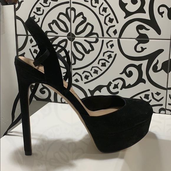 Gorgeous Aldo tie up platform heel!! - Picture 6 of 8